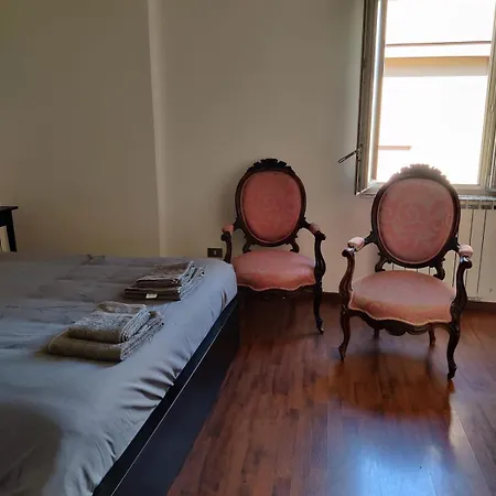 An Attic In Historical Center נאפולי
